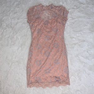 3/$25 Peach colored lace dress, key hole back